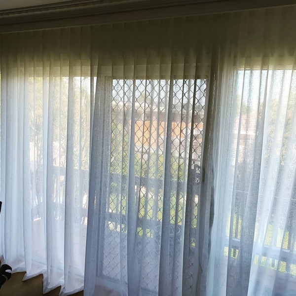 Motorized curtains