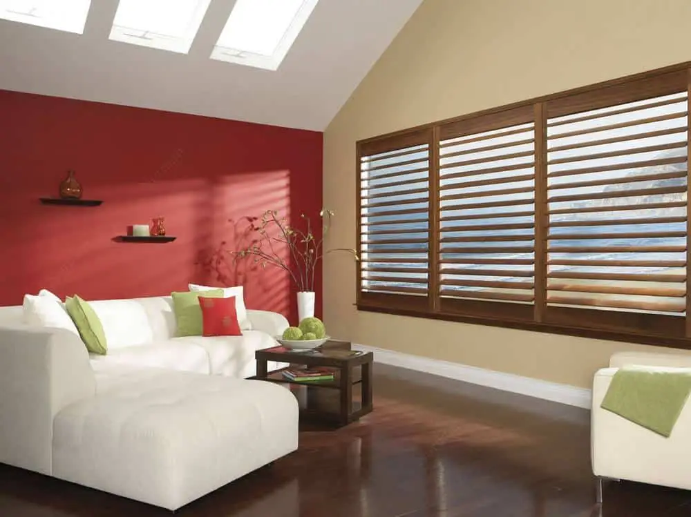 Internal venetian blinds are classic window treatments. Our team of experts will provide you with a fast and reliable service.