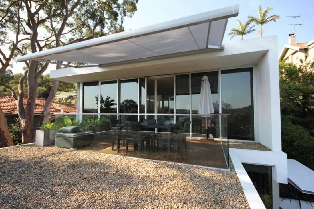 Horizontal awnings ART_01 system are one of the most efficient systems that perfectly cope with this task, especially in hot summer days.