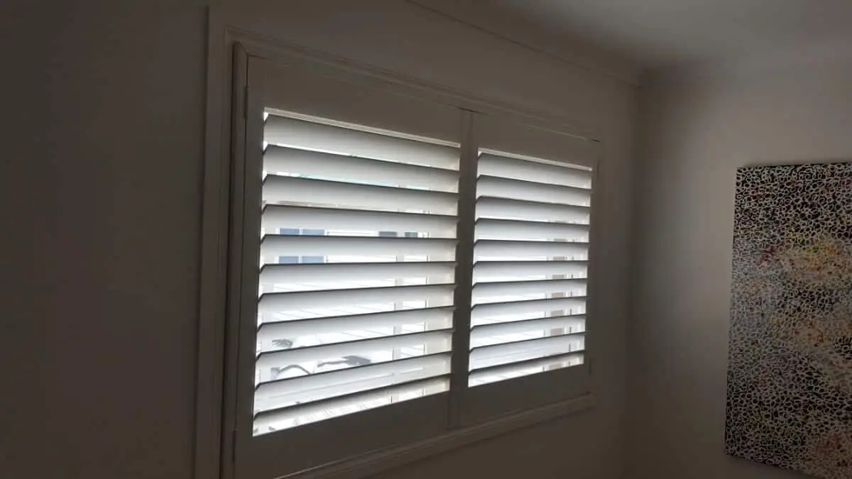 The aesthetic elegance of plantation shutters has made them a good alternative to blinds and curtains. Wooden and PVC plantation shutters.